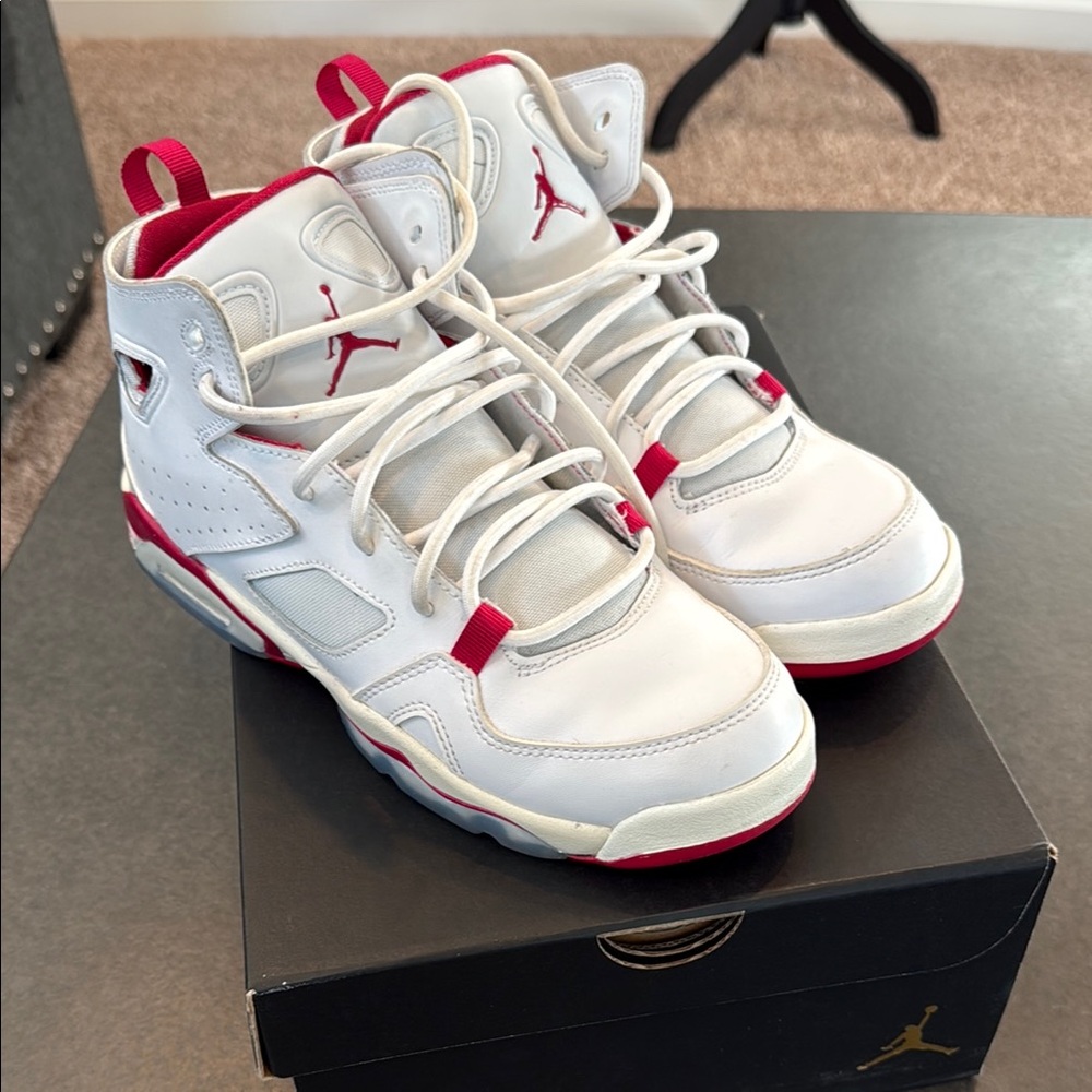 Pre-Owned Jordan FLTCLB ‘91 Size 6Y US 38.5 EUR